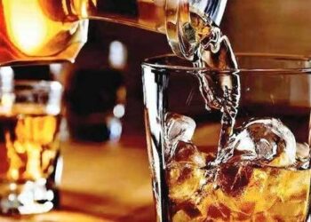 ആഹാ ഇനി വെള്ളമടിക്കാനും എണ്ണയടിക്കാനും ഒരിടത്ത് പോയാൽ മതി!! പെട്രോൾ പമ്പുകളിലടക്കം മദ്യവിൽപ്പനയ്ക്ക് അനുമതി, ചണ്ഡീഗഢിൽ പുതിയ മദ്യനയത്തിന് അംഗീകാരം… ഹോട്ടലുകളിലും ബാറുകളിലും റസ്റ്ററന്റുകളിലും ‘ആൽക്കോമീറ്ററുകൾ’ സ്ഥാപിക്കാനും നിർദേശം