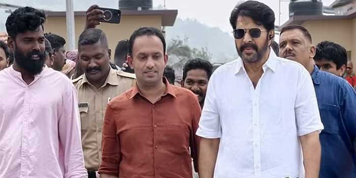 ‘‘നിങ്ങൾ എന്തിനാണ് എപ്പോഴും എന്റെ കൂടെ നിൽക്കുന്നത്? ഞാൻ നിങ്ങൾക്കുവേണ്ടി വന്നതാണെന്ന് ആളുകൾ വിചാരിക്കും, മാറി നിന്നാൽ മതി’’… ചുളുവിൽ ക്രഡിറ്റ് അടിച്ചുമാറ്റാനെത്തിയ സിപിഎം ജില്ലാ സെക്രട്ടറിയോട് അതൃപ്തി പ്രകടിപ്പിച്ച് മമ്മൂട്ടി, ഇടതുപക്ഷ സോഷ്യൽ മീഡിയ ഹാൻഡിലുകളിൽ മമ്മൂട്ടിക്കെതിരെ സൈബറാക്രമണം!! എവിടെയെങ്കിലും പോയി ഇടിച്ചുകയറി നിൽക്കുന്നവരല്ല ജില്ലാ സെക്രട്ടറിമാർ- മന്ത്രി റിയാസ്