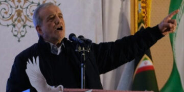 ഈ രക്തം വെറുതെയാകില്ല, അമേരിക്കൻ-സയണിസ്റ്റ് ശക്തികളെ  വേരോടെ പിഴുതെറിയുന്ന ഒരു പോരാട്ടമായി ഇത് മാറും, ഖമനേയിയുടെ വധത്തിൽ ഉത്തരവാദികളായവർ വലിയ വില നൽകേണ്ടി വരും, ഇത് കൊലപാതകമല്ല കുറ്റകൃത്യമാണ്, പ്രതികരണവുമായി ഇറാൻ പ്രസിഡന്റ്