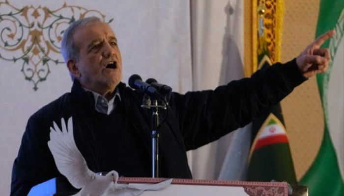 ഈ രക്തം വെറുതെയാകില്ല, അമേരിക്കൻ-സയണിസ്റ്റ് ശക്തികളെ വേരോടെ പിഴുതെറിയുന്ന ഒരു പോരാട്ടമായി ഇത് മാറും, ഖമനേയിയുടെ വധത്തിൽ ഉത്തരവാദികളായവർ വലിയ വില നൽകേണ്ടി വരും, ഇത് കൊലപാതകമല്ല കുറ്റകൃത്യമാണ്, പ്രതികരണവുമായി ഇറാൻ പ്രസിഡന്റ്