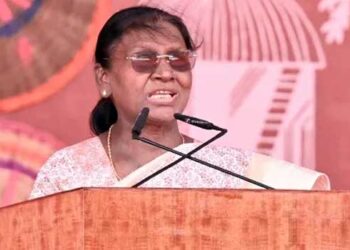 പശ്ചിമ ബംഗാൾ സർക്കാർ പ്രസിഡന്റ് ദ്രൗപതി മുർമുവിനെ പരിഹസിച്ചതിൽ പ്രതിഷേധം ആഞ്ഞടിക്കുന്നു!! മുർമുവിനെ സ്വീകരിക്കുന്നതിൽ പ്രോട്ടോകോൾ പാലിച്ചോ?, കോൺഫറൻസ് വേദി അവസാന നിമിഷം മാറ്റിയതിന്റെ കാരണങ്ങൾ, യാത്രാമാർഗ്ഗത്തിലെ ക്രമീകരണങ്ങൾ… വിശദമായ റിപ്പോർട്ട്‌ ആവശ്യപ്പെട്ട് കേന്ദ്രം