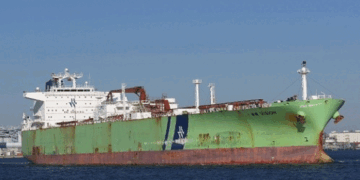 അങ്ങനെ ‘നന്ദാദേവി’യുമെത്തി;  46,000 മെട്രിക് ടൺ എൽപിജിയുമായി ഹോർമൂസ് കടന്ന കപ്പൽ ഗുജറാത്ത് തീരത്ത്