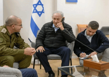 ‘എത്ര വീഡിയോയിട്ടിട്ടും സംശയമാണോ? എന്നാൽ ഇതൊന്നു കാണൂ…‘ നെതന്യാഹുവിന്റെ ഫോട്ടോ പുറത്തുവിട്ട് പ്രധാനമന്ത്രിയുടെ ഓഫീസ്