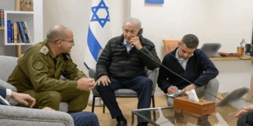 ‘എത്ര വീഡിയോയിട്ടിട്ടും സംശയമാണോ? എന്നാൽ ഇതൊന്നു കാണൂ…‘ നെതന്യാഹുവിന്റെ ഫോട്ടോ പുറത്തുവിട്ട് പ്രധാനമന്ത്രിയുടെ ഓഫീസ്