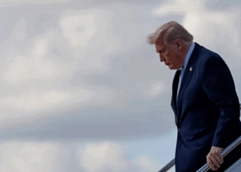 ഒടുവിൽ മസിൽ പിടുത്തം ഒഴിവാക്കി ട്രംപ്; ഇറാനിയൻ എണ്ണയ്ക്ക് മേലുള്ള ഉപരോധം നീക്കി; കുടുങ്ങിക്കിടന്ന ടാങ്കറുകളിലെ എണ്ണ വിപണിയിലെത്തിക്കാം; ആ​ഗോള പ്രതിസന്ധി പരിഹരിക്കപ്പെടുമോ?