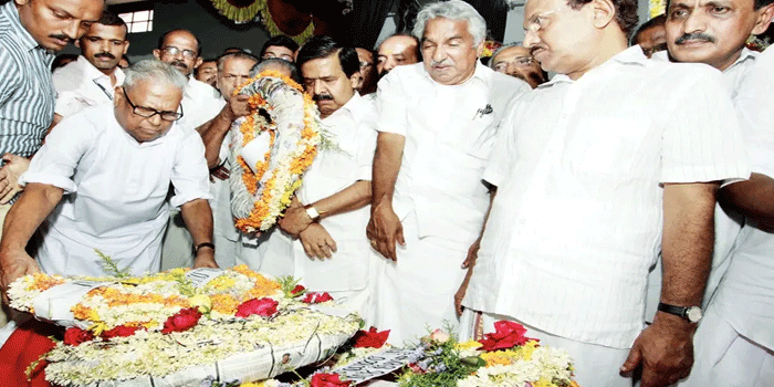 ‘ടി.പി. ചന്ദ്രശേഖരനോട് സൂക്ഷിക്കണമെന്നും ബൈക്ക് യാത്ര ഒഴിവാക്കണമെന്നും വി.എസ്; പാർട്ടി  ഒരു കാര്യം തീരുമാനിച്ചാൽ ഹെലികോപ്റ്ററിൽ പോയാലും അവരതു ചെയ്യുമെന്ന് ടിപി‘- എ. സുരേഷ്