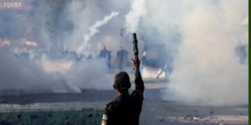 അമേരിക്കയെ പിന്തുണയ്ക്കുന്നവർ രാജ്യദ്രോഹികള്, ഇസ്രയേലിനോട് പ്രതികാരം ചെയ്യണം, കലാപഭൂമിയായി പാകിസ്ഥാന്, 23 പേര് കൊല്ലപ്പെട്ടു, നിരവധിപേര്ക്ക് പരിക്ക്, കര്ഫ്യൂ ഏര്പ്പെടുത്തി ഭരണകൂടം