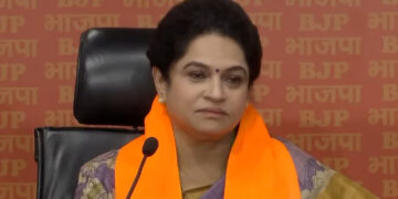 ലീഡറുടെ മോളല്ലേ… പാര്‍ട്ടി ഒന്നും നോക്കാതെ പത്മേച്ചിക്ക് ഒരു വോട്ട് എന്നാണ് ആളുകള്‍ പറയുന്നത്,  അച്ഛന്‍ ജീവിച്ചിരുന്നെങ്കില്‍ ബിജെപിയില്‍ വന്നേനെ, അത്രയ്ക്കും കോണ്‍ഗ്രസ് മടുത്തിരുന്നു, പാര്‍ട്ടിയില്‍  കെ മുരളീധരന് നീതി ലഭിക്കുന്നില്ലെന്ന് പത്മജ വേണുഗോപാല്‍