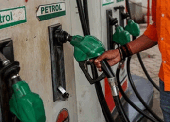 പ്രീമിയം പെട്രോളിന്റെ വില കൂട്ടി; ലിറ്ററിന് 2.09 രൂപ മുതൽ 2.35 രൂപവരെയാണ്  വർദ്ധിപ്പിച്ചിരിക്കുന്നത്