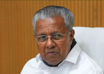 നാവിന് എല്ലില്ലാത്തയാൾ പറയുന്നത് ഇവിടെ വന്ന് ചോദിക്കരുത്, വർഗീയതയുമായി ഒരു വിട്ടുവീഴ്ചയുമില്ല, എസ്‍ഡിപിഐയെ കുറിച്ച് താൻ അല്ല മറുപടി പറയേണ്ടത് , അവരോട് പോയി ചോദിക്ക്, മാധ്യമ പ്രവര്‍ത്തകരോട് ക്ഷുഭിതനായി പിണറായി വിജയന്‍