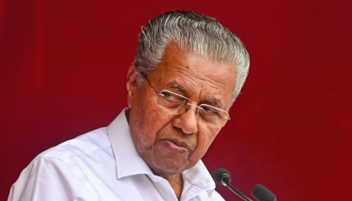 ഗോൾവാൾക്കറുടെ ഫോട്ടോയ്ക്കു മുന്നിൽ താണുവണങ്ങി വിളക്കു കൊളുത്തിയത് ഏത് ഡീൽ ആയിരുന്നു?? തെരഞ്ഞെടുപ്പിന്റെ തൊട്ടുമുമ്പായിരുന്നു വി ഡി സതീശന്റെ ഈ പൂവിട്ടു പൂജിക്കല്, ഇതിനെപ്പറ്റി ചോദിച്ചാല് മറ്റൊരു പരിപാടി പറഞ്ഞ് രക്ഷപ്പെടുന്നത് സ്ഥിരം പരിപാടി, പറവൂരിലെ ഡീൽ എന്തായിരുന്നുവെന്ന് പ്രതിപക്ഷ നേതാവ് വ്യക്തമാക്കണമെന്ന് മുഖ്യമന്ത്രി