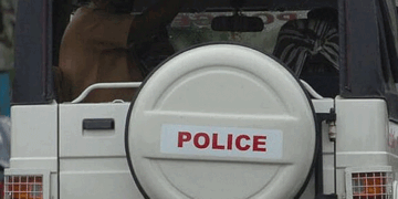 ക്ഷേത്രത്തിൽ  മെഡിക്കൽ കോളേജ് ജീവനക്കാരന്റെ അശ്ലീല പ്രകടനം; തടഞ്ഞപ്പോൾ  സർജിക്കൽ ബ്ലേഡ് ഉപയോഗിച്ച് കഴുത്തും കൈത്തണ്ടയും മുറിച്ചു