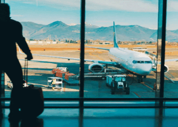 പ്രവാസികളെ പിഴിയുന്ന ടിക്കറ്റ് നിരക്കുമായ് വിമാനക്കമ്പനികൾ; നാലിരട്ടി വർദ്ധന! പെരുന്നാളിന് നാട്ടിലേയ്ക്ക് വരാനിരിക്കുന്നവർ പെട്ടു