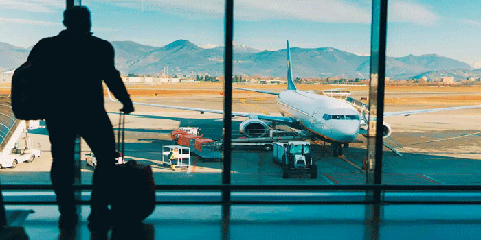 പ്രവാസികളെ പിഴിയുന്ന ടിക്കറ്റ് നിരക്കുമായ് വിമാനക്കമ്പനികൾ; നാലിരട്ടി വർദ്ധന! പെരുന്നാളിന് നാട്ടിലേയ്ക്ക് വരാനിരിക്കുന്നവർ പെട്ടു