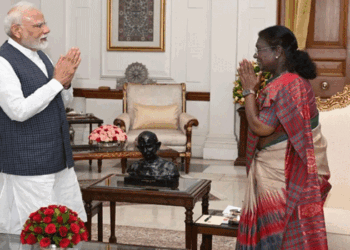 രാഷ്ട്രപതിക്കായി സജ്ജീകരിച്ച ശുചിമുറിയിൽ വെള്ളം ഇല്ലായിരുന്നു, പോയ വഴി നീളെ മാലിന്യ കൂമ്പാരങ്ങൾ; ‘രാജ്യത്തിന്റെ പരമോന്നത ഭരണഘടനാ പദവിയെ അപമാനിക്കുന്നതിനു തുല്യം; നാരി ശക്തി ഇതിനു മാപ്പ് നൽകില്ല‘- പ്രധാനമന്ത്രി