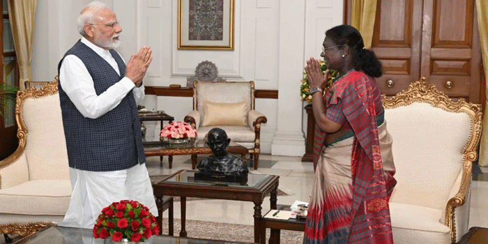 രാഷ്ട്രപതിക്കായി സജ്ജീകരിച്ച ശുചിമുറിയിൽ വെള്ളം ഇല്ലായിരുന്നു, പോയ വഴി നീളെ മാലിന്യ കൂമ്പാരങ്ങൾ; ‘രാജ്യത്തിന്റെ പരമോന്നത ഭരണഘടനാ പദവിയെ അപമാനിക്കുന്നതിനു തുല്യം; നാരി ശക്തി ഇതിനു മാപ്പ് നൽകില്ല‘- പ്രധാനമന്ത്രി