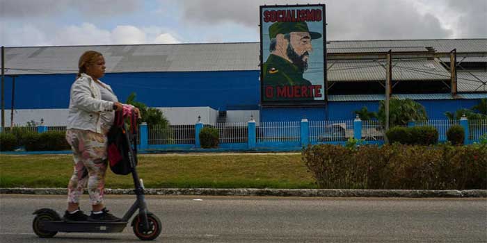 ‘പ്ലീസ് രണ്ട് കണ്ടെയ്‌നർ ഡീസൽ ഇറക്കുമതി ചെയ്തോട്ടേ? എംബസിയിലെ ജനറേറ്ററുകൾ പ്രവർത്തിപ്പിക്കുന്നതിനാ’… ഇറാൻ കഴിഞ്ഞാൽ ട്രംപ് നോട്ടമിട്ടിരിക്കുന്ന ക്യൂബയോട് യുഎസ് എംബസിക്കാവശ്യമായ ഡീസൽ ഇറക്കുമതിക്ക് അനുമതി തേടി അമേരിക്ക!! ‘നാണം കെട്ടത്, തരില്ലെന്ന് – ക്യൂബ