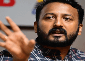 ‘പ്രായപൂര്‍ത്തി ആകാത്ത ഇരയുള്‍പ്പടെ 10 ഓളം ഇരകളെ രാഹുല്‍ മാങ്കൂട്ടത്തില്‍ പീഡിപ്പിച്ചിട്ടുണ്ട്; സൈക്കോപാത്തായ അയാൾക്ക് സാമൂഹ്യ വിരുദ്ധ സംഘങ്ങളുമായി ബന്ധമുണ്ട്‘ – ആദ്യപരാതിക്കാരി  സുപ്രീംകോടതിയില്‍