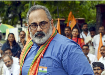 ഏതൊക്കെ മന്ത്രിമാര്‍ വരണമെന്ന് തീരുമാനിക്കേണ്ടത് മുഖ്യമന്ത്രിയാണ്. താൻ അല്ല പ്രോട്ടോക്കോള്‍ തീരുമാനിക്കുന്നത്, മരുമകന് വരണമെന്ന് നിര്‍ബന്ധമുണ്ടെങ്കില്‍ നേരത്തെ അറിയിക്കണമായിരുന്നു, മനപ്പൂര്‍വം വിവാദം സൃഷ്ടിക്കാനാണ് സര്‍ക്കാര്‍ ശ്രമിക്കുന്നതെന്ന് രാജീവ് ചന്ദ്രശേഖര്‍