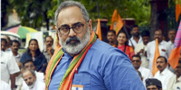 ഏതൊക്കെ മന്ത്രിമാര്‍ വരണമെന്ന് തീരുമാനിക്കേണ്ടത് മുഖ്യമന്ത്രിയാണ്. താൻ അല്ല പ്രോട്ടോക്കോള്‍ തീരുമാനിക്കുന്നത്, മരുമകന് വരണമെന്ന് നിര്‍ബന്ധമുണ്ടെങ്കില്‍ നേരത്തെ അറിയിക്കണമായിരുന്നു, മനപ്പൂര്‍വം വിവാദം സൃഷ്ടിക്കാനാണ് സര്‍ക്കാര്‍ ശ്രമിക്കുന്നതെന്ന് രാജീവ് ചന്ദ്രശേഖര്‍