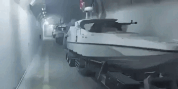 ‘ഞങ്ങൾ പറയുന്നതെല്ലാം വെറും വീമ്പിളക്കലാണെന്ന് പറയുന്നവർക്കുള്ള മറുപടി ഇതാ, ഹോർമൂസ് കടക്കാൻ മുതിരരുത്’; ഭൂ​ഗർഭ മിസൈൽ സിറ്റിയിലെ അത്യാധുനീക നാവിക ചാവേർ ആയുധ ശേഖര ദൃശ്യങ്ങൾ പുറത്തുവിട്ട് ഇറാൻ