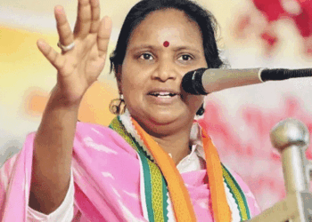 ‘ഇതൊന്ന് അവസാനിപ്പിക്കാമോ? അരച്ചാൺ വയറ് നിറച്ച് ഒരുമാസം ജീവിക്കാൻ ഒന്നരലക്ഷം പോയിട്ട് 5000 രൂപ പോലും വേണ്ട‘ ; വ്യക്തിഹത്യ പ്രചരിപ്പിക്കുന്നതിനെതിരെ രമ്യാ ഹരിദാസിന്റെ  പോസ്റ്റ്