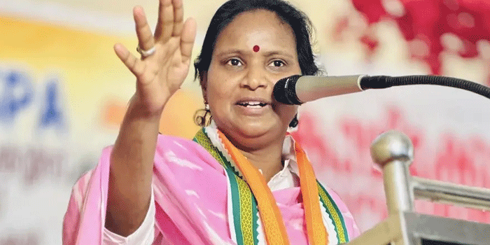 ‘ഇതൊന്ന് അവസാനിപ്പിക്കാമോ? അരച്ചാൺ വയറ് നിറച്ച് ഒരുമാസം ജീവിക്കാൻ ഒന്നരലക്ഷം പോയിട്ട് 5000 രൂപ പോലും വേണ്ട‘ ; വ്യക്തിഹത്യ പ്രചരിപ്പിക്കുന്നതിനെതിരെ രമ്യാ ഹരിദാസിന്റെ  പോസ്റ്റ്