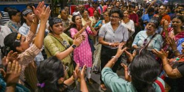 ‘നാളെ എന്റെ ഗതി ഒരു സ്ത്രീക്കും വരരുത്, പശ്ചിമ ബംഗാളിലെ സ്ത്രീ സുരക്ഷയ്ക്ക് വേണ്ടിയാണ് താൻ മത്സരിക്കുന്നത്, പശ്ചിമ ബം​ഗാളിൽ നിന്ന് തൃണമൂലിനേയും മമതയേയു പിഴുതെറിയാനാണ് ഞാൻ ബിജെപിക്ക് ഒപ്പം ചേർന്നത്’!! ആർജി കർ ആശുപത്രിയിൽ ലൈംഗിക പീഡനത്തിനിരയായി കൊല്ലപ്പെട്ട യുവ ഡോക്ടറുടെ അമ്മ ബിജെപി സ്ഥാനാർഥി