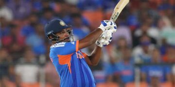 ഇങ്ങനെയാണല്ലേ കടിച്ച പാമ്പിനെക്കൊണ്ട് തന്നെ വിഷമിറക്കിക്കുന്നത്!! !! കിവീസിലൂടെ തുടങ്ങിയ അപമാനത്തിനും തഴയലിനും കിവീസിൽകൂടിത്തന്നെ കണക്കുതീർത്ത് മലയാളി താരം!! അഞ്ച് കളിയിലൂടെ ‘പ്ലെയർ ഓഫ് ദി ടൂർണമെന്റ്’, കോലിയുടെ 12 വർഷം ടി20 ലോകകപ്പ് റെക്കോർഡ് തകർത്തു, സിക്സർ- 24