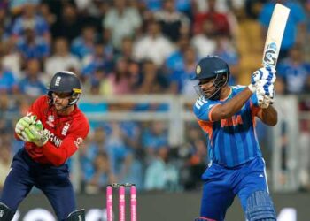 ആർച്ചറേ അടിച്ച് തൂഫാനാക്കി സഞ്ജു, വാങ്കഡെയിൽ തൃശൂർപൂരം തീർത്ത് ചേട്ടൻ!! ആർച്ചർ എറിഞ്ഞ നാലോവറിൽ ഇന്ത്യ അടിച്ചുകൂട്ടിയത് 61 റൺസ്… ഇം​ഗ്ലണ്ടിന് 254ന്റെ പടുകൂറ്റൻ വിജയലക്ഷ്യം, 4 വിക്കറ്റ് നഷ്ടം