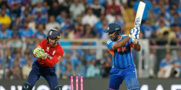 ഇം​ഗ്ലണ്ട് ബോളിങ് കുന്തമുന ആർച്ചറേ അടിച്ച് തൂഫാനാക്കി സഞ്ജു, വാങ്കഡെയിൽ തൃശൂർപൂരം തീർത്ത് ചേട്ടൻ!! ആർച്ചർ എറിഞ്ഞ നാലോവറിൽ ഇന്ത്യ അടിച്ചുകൂട്ടിയത് 61 റൺസ്… ഇം​ഗ്ലണ്ടിന് 254ന്റെ പടുകൂറ്റൻ വിജയലക്ഷ്യം