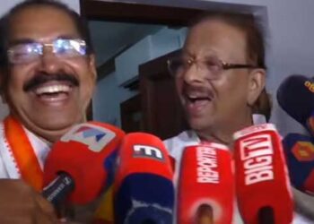 ‘നിങ്ങൾ വിചാരിക്കുന്ന ബന്ധമല്ല ഞങ്ങൾ തമ്മിൽ, സണ്ണി ജോസഫ് എന്റെ സ്വന്തമാണ്, സണ്ണിയോ‌ട് എനിക്കുള്ളത് പ്രേമം!! ഞങ്ങൾ തമ്മിൽ ഒരു പിണക്കവും ഉണ്ടായിരുന്നില്ല, പേരാവൂരിൽ പ്രചാരണത്തിന് ഞാൻ പോകില്ലെന്ന് ആര് പറഞ്ഞു? രണ്ടുപേരും തിരക്കിലായിരുന്നു’, തലയിൽ കൈവച്ച് അനു​ഗ്രഹിച്ച് കെ സുധാകരൻ- ഇന്നു പ്രചാരണത്തിനിറങ്ങും