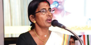 മതേരതനാകു … വൈറലാകു… പള്ളിക്കു മുന്നിൽ മെയിന് റോഡ് പൊങ്കാലയിടാൻ അനുവദിക്കുക, വിശ്രമിക്കാനിത്തിരി സൗകര്യം കൊടുക്കുക.. എന്തൊക്കെ ചീപ്പ് ഷോകളാണ്, മുട്ടുമ്പോൾ കക്കൂസ് കൊടുത്തതും ചാനലിനു മുന്നിൽ ചായ കൊടുത്തതുമല്ല മതേതരത്വം, വന്ദേ മാതരം ചൊല്ലുമോ? തിരുപ്രം കുണ്ട്രത്ത് കാർത്തിക ദീപം കൊളുത്താമോ? എന്നൊക്കെ ചോദിച്ചാല് ഇവരുടെ മുഖംമൂടി അഴിഞ്ഞുവീഴും- പരിഹാസവുമായി ശശികല