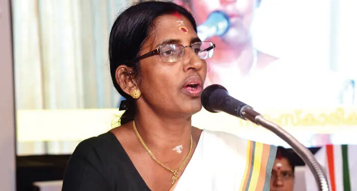 മതേരതനാകു … വൈറലാകു… പള്ളിക്കു മുന്നിൽ മെയിന് റോഡ് പൊങ്കാലയിടാൻ അനുവദിക്കുക, വിശ്രമിക്കാനിത്തിരി സൗകര്യം കൊടുക്കുക.. എന്തൊക്കെ ചീപ്പ് ഷോകളാണ്, മുട്ടുമ്പോൾ കക്കൂസ് കൊടുത്തതും ചാനലിനു മുന്നിൽ ചായ കൊടുത്തതുമല്ല മതേതരത്വം, വന്ദേ മാതരം ചൊല്ലുമോ? തിരുപ്രം കുണ്ട്രത്ത് കാർത്തിക ദീപം കൊളുത്താമോ? എന്നൊക്കെ ചോദിച്ചാല് ഇവരുടെ മുഖംമൂടി അഴിഞ്ഞുവീഴും- പരിഹാസവുമായി ശശികല