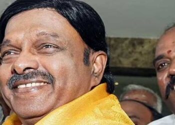 ‘അബ്ദുൾ കലാം നമ്മോട് സ്വപ്നം കാണാൻ പറഞ്ഞു, ഈ മനുഷ്യൻ ഒരു പടികൂടി കടന്ന്’നിങ്ങൾ സ്വപ്നം കാണൂ, ഞാൻ അത് നിറവേറ്റിത്തരാം എന്ന് പറയുന്നു… എനിക്ക് നയൻതാരയെ വേണം, അദ്ദേഹം എന്റെ സ്വപ്നം നിറവേറ്റുമോ’?- ലൈംഗികച്ചുവയോടെ നടിയുടെ പേര് വലിച്ചിഴച്ച് രാജ്യസഭാ എംപി സി.വി. ഷൺമുഖം,