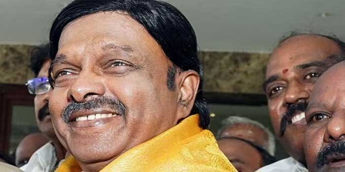 ‘അബ്ദുൾ കലാം നമ്മോട് സ്വപ്നം കാണാൻ പറഞ്ഞു, ഈ മനുഷ്യൻ ഒരു പടികൂടി കടന്ന്’നിങ്ങൾ സ്വപ്നം കാണൂ, ഞാൻ അത് നിറവേറ്റിത്തരാം എന്ന് പറയുന്നു… എനിക്ക് നയൻതാരയെ വേണം, അദ്ദേഹം എന്റെ സ്വപ്നം നിറവേറ്റുമോ’?- ലൈംഗികച്ചുവയോടെ നടിയുടെ പേര് വലിച്ചിഴച്ച് രാജ്യസഭാ എംപി സി.വി. ഷൺമുഖം,