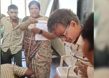 എന്റെ അമ്മയെ അയാള്‍ അസഭ്യം പറഞ്ഞു… അധ്യാപകന്റെ നെഞ്ചത്ത് ആഞ്ഞടിച്ച് വിദ്യാര്‍ത്ഥി, വേദന സഹിക്കാനാകാതെ പൊട്ടിക്കരഞ്ഞ് അധ്യാപകന്‍, പത്താം ക്ലാസുകാരനെ പൊലീസ് കസ്റ്റഡിയിലെടുത്തു