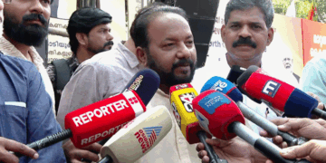 ‘റിയാസിന് പരാതിയുണ്ടെങ്കിൽ അമ്മായപ്പനോട് പറയട്ടെ; മുഖ്യമന്ത്രിയുടെ വീട്ടിലുള്ള എല്ലാവരെയും ക്ഷണിക്കണോ‘: ബിജെപി സംസ്ഥാന ജനറൽ സെക്രട്ടറി എസ് സുരേഷ്; ‘ഏതൊക്കെ മന്ത്രിമാരാണ് ചടങ്ങിൽ പങ്കെടുക്കേണ്ടതെന്ന് തീരുമാനിക്കേണ്ടത് മുഖ്യമന്ത്രിയാണെന്ന്‘ രാജീവ് ചന്ദ്ര ശേഖർ