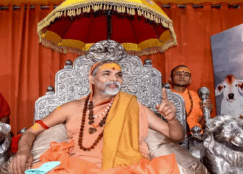 പശുക്കളെയും ഹിന്ദുമതത്തെയും സംരക്ഷിക്കുന്നതിന് രണ്ട് ലക്ഷം പേരടങ്ങുന്ന സായുധ സേന രൂപീകരിക്കാൻ അവിമുക്തേശ്വരാനന്ദ; ‘ചതുരംഗിണി സേന’ അടുത്ത വർഷം ഫെബ്രുവരിയിൽ യാഥാർത്ഥ്യമാകും