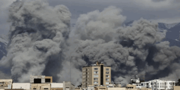 ഇറാനോട് പടവെട്ടി പ്രകൃതിയും; ടെഹ്‌റാനിൽ പരക്കെ അമ്ലമഴ; ന​ഗരവാസികൾക്ക് ​ഗുരുതര ആരോഗ്യ പ്രശ്നങ്ങൾ; അന്തരീക്ഷ വായുവിൽ സൾഫർ ഡയോക്സൈഡ് ഉൾപ്പെടെയുള്ള മാരകമായ വാതകങ്ങളുടെ അളവ് വർദ്ധിച്ചു