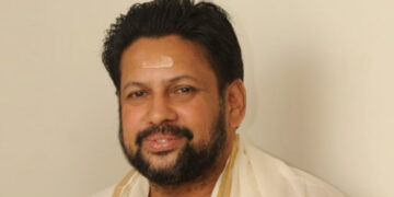 ശബരിമല സ്വര്‍ണക്കൊള്ള കേസില്‍ തന്ത്രി കണ്ഠരര് രാജീവരര്‍ക്ക് തിരിച്ചടി, തെളിവില്ലെന്ന വിചാരണക്കോടതി പരാമര്‍ശം ഹൈക്കോടതി റദ്ദാക്കി,  കേസില്‍ തന്ത്രിക്ക്  നോട്ടീസ് അയക്കാനും ഉത്തരവ്