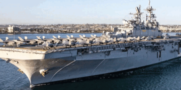 ‘അമേരിക്കയിത് എന്തിനുള്ള പുറപ്പാടാണ്? ‘ കരുത്തുറ്റ ആക്രമണ കപ്പൽ യുഎസ്എസ് ട്രിപ്പോളി പശ്ചിമേഷ്യയിലേയ്ക്ക്;  2,200 സൈനികരും!