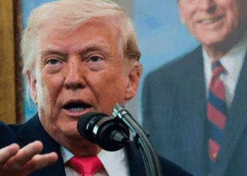 എണ്ണയും ,പ്രകൃതി  വാതക’വുമായി ബന്ധപ്പെട്ട വിലയേറിയ ഒരു വലിയ ‘സമ്മാനം’ ഇറാൻ അമേരിക്കയ്ക്ക് നൽകിയെന്ന് ട്രംപ്; ‘അതെന്താണെന്ന് ഇപ്പോൾ പറയില്ല; പക്ഷേ ഒരു ‘ക്ലൂ’ തരാം, ഹോർമൂസുമായി ബന്ധപ്പെട്ട കാര്യമാണ്’