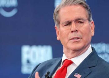 ‘ഇന്ത്യ നല്ല ആക്ടേർസ്, ഞങ്ങൾ പറഞ്ഞത് അതേപടി അനുസരിക്കുന്നുണ്ട്!! റഷ്യൻ എണ്ണ വാങ്ങരുത് എന്ന് ഞങ്ങൾ പറഞ്ഞു, ഇന്ത്യ നിർത്തി, പകരം യുഎസിൽ നിന്ന് എണ്ണ വാങ്ങാമെന്ന് പറഞ്ഞു, നിലവിൽ ലോകമാകെ എണ്ണ വിതരണത്തിൽ ഒരു ചെറിയ വിടവുണ്ട്, അത് പരിഹരിക്കാൻ റഷ്യൻ എണ്ണ വാങ്ങാൻ ഇന്ത്യക്ക് അനുമതി നൽകി”- യുഎസ് ട്രഷറി സെക്രട്ടറി