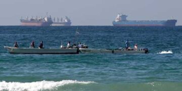 ‘ഒരു ലിറ്റർ എണ്ണ പോലും ഹോർമൂസിലൂ‍ടെ അക്കരെയെത്തില്ല’ ഐആർജിസിയുടെ വെല്ലുവിളി… തൊട്ടുപിന്നാലെ ഹോർമൂസ് കടലിടുക്കിലൂടെ പോയ എണ്ണ ടാങ്കറിന് അമേരിക്കൻ നാവികസേനയുടെ എസ്കോർട്ട്!! പിന്നാലെ എണ്ണവില 15% ഇടിഞ്ഞു