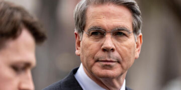 ഇന്ത്യക്കാര്‍ ഗുഡ് ആക്ടേഴ്‌സ് ആണ്… റഷ്യന്‍ എണ്ണ വാങ്ങരുതെന്ന് പറഞ്ഞപ്പോള്‍ അത് പോലെ അനുസരിച്ചു, ഇപ്പോള്‍ വാങ്ങണമെന്ന് പറഞ്ഞപ്പോള്‍ അതും മറുവാക്ക് മിണ്ടാതെ കേട്ടു,  അമേരിക്ക പറയുന്നതെല്ലാ അതുപോലെത്തന്നെ ഇന്ത്യ ചെയ്യുന്നുണ്ടെന്ന് യു എസ് ട്രഷറി സെക്രട്ടറി