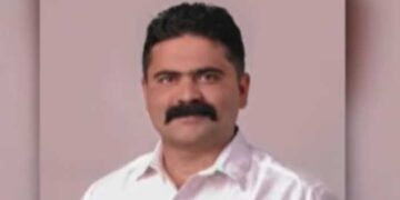 രാഹുൽ മാങ്കൂട്ടത്തിലുമായി അടുത്ത ബന്ധം?, പാലക്കാട് ന​ഗരസഭ കൗൺസിലർ പ്രശോഭ് സി വത്സനെതിരെ ലൈം​​ഗിക പീഡന പരാതിയുമായി ദളിത് യുവതി!! ജോലി വാ​ഗ്ദാനം ചെയ്ത് വീട്ടിലെത്തിയും കാറിൽ വച്ചും പീഡിപ്പിച്ചു, ഹോട്ടലിലേക്ക് വിളിച്ചുവരുത്തി ഭീഷണിപ്പെടുത്തി പീഡിപ്പിക്കാൻ ശ്രമം, ദൃശ്യങ്ങൾ മൊബൈൽ ഫോണിൽ പകർത്തി… യുവതി പരാതി നൽകിയത് മുഖ്യമന്ത്രിക്ക്