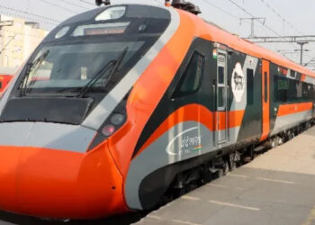 കാമുകിയുമായി വേര്‍പിരിഞ്ഞു, മനോവിഷമത്തില്‍ വന്ദേഭാരതിന് കല്ലെറിഞ്ഞ് ചില്ല് പൊട്ടിച്ചു, 19 കാരന്‍ പൊലീസ് പിടിയില്‍, ജാമ്യമില്ലാ വകുപ്പ് പ്രകാരം കേസ്