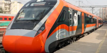 കാമുകിയുമായി വേര്‍പിരിഞ്ഞു, മനോവിഷമത്തില്‍ വന്ദേഭാരതിന് കല്ലെറിഞ്ഞ് ചില്ല് പൊട്ടിച്ചു, 19 കാരന്‍ പൊലീസ് പിടിയില്‍, ജാമ്യമില്ലാ വകുപ്പ് പ്രകാരം കേസ്