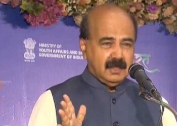 വിദ്യാർഥി നേതാക്കളിൽ പലരും ലഹരിക്ക് അടിമകൾ, വിദ്യാർഥി നേതാക്കളെ വെല്ലുവിളിക്കുന്നു, ലഹരി പരിശോധന നടത്താൻ!! ഈ തെമ്മാടികളല്ല നമ്മുടെ നാടിൻ്റെ കരുത്ത്, തെമ്മാടികളെ ചെറുക്കുന്നവരിലൂടെ രാജ്യം വളരും- വിവാദ പ്രസ്താവനയുമായി കേരള സർവകലാശാല വിസി